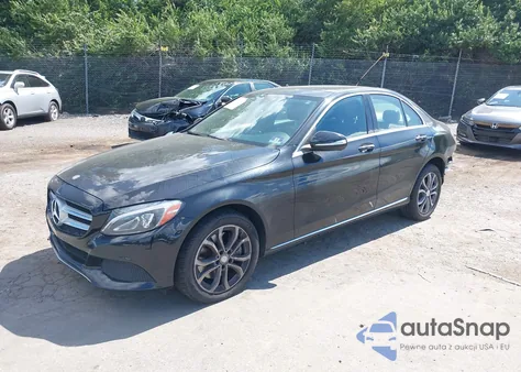 2015 Mercedes-Benz C 300 4Matic/Luxury 4Matic/Sport 4Matic z USA, uszkodzony, nr VIN 55SWF4KB9FU023915